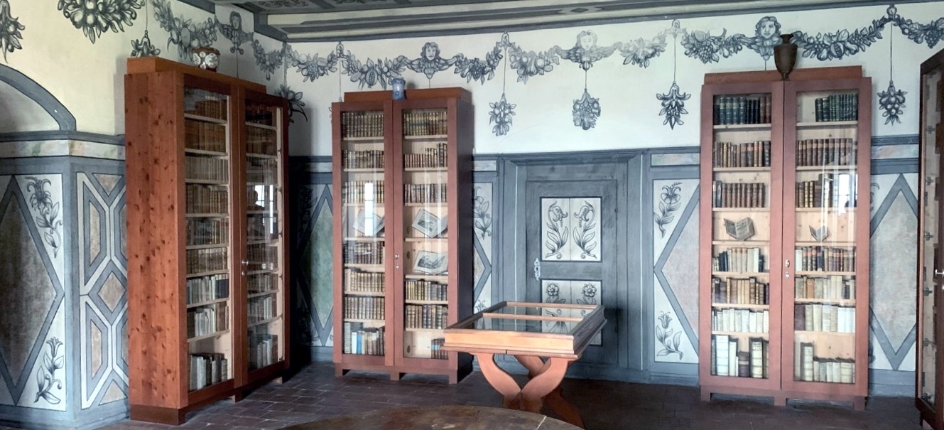 Foto der Bibliothek im Schloss Wildegg